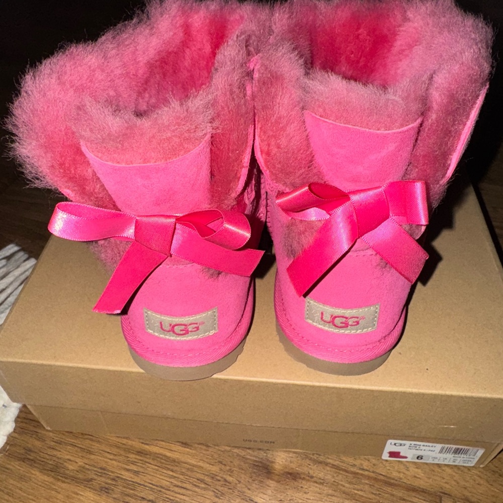 NIB BIG KIDS PINK K MINI BAILEY BOW II SIZE 6